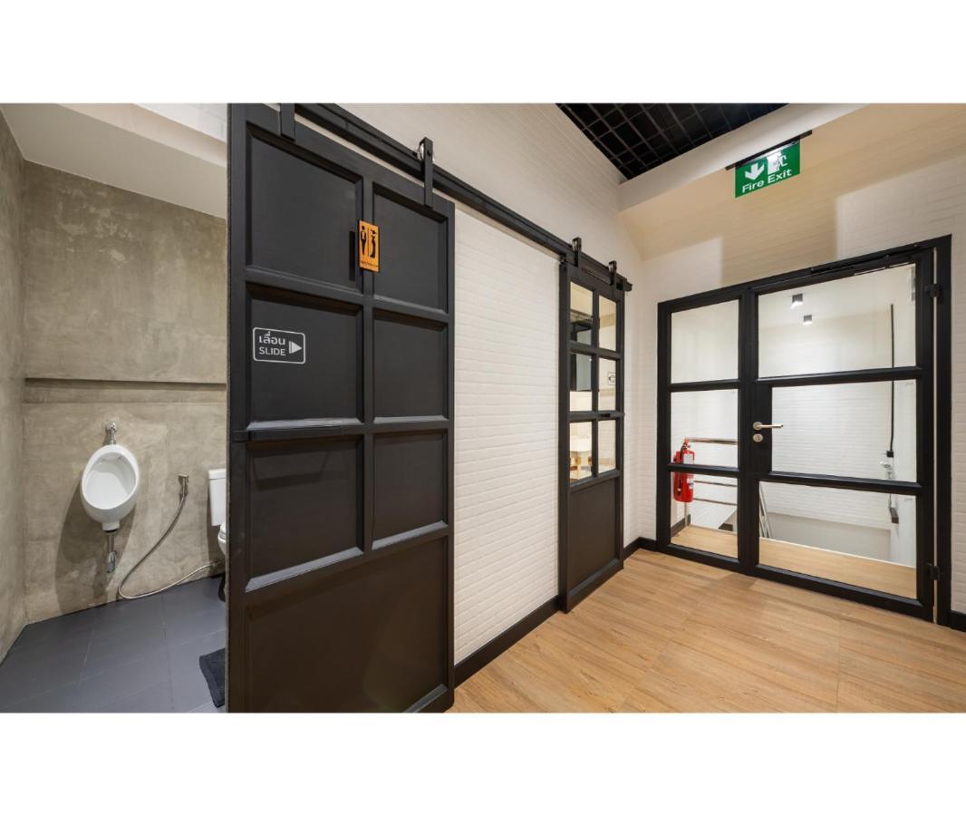 Siam Subway Hostel And Cafe Bangkok Luaran gambar