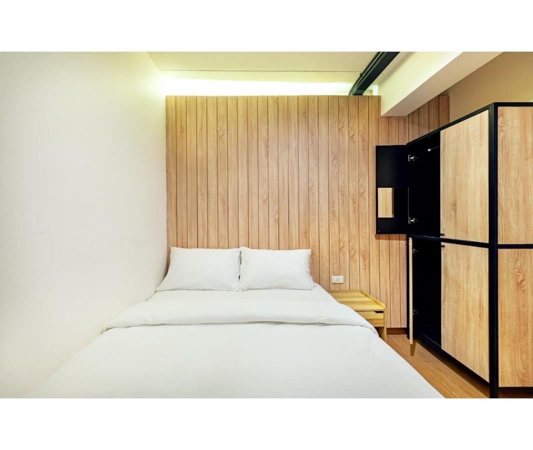 Siam Subway Hostel And Cafe Bangkok Luaran gambar
