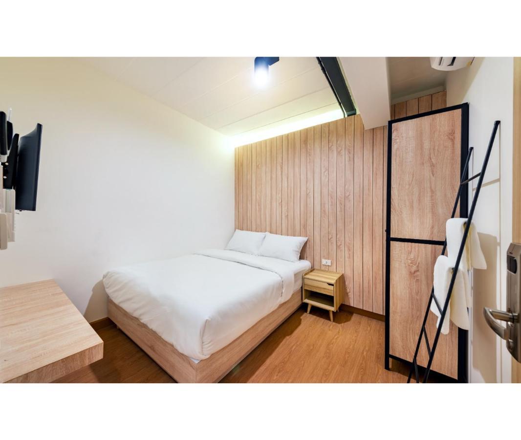 Siam Subway Hostel And Cafe Bangkok Luaran gambar